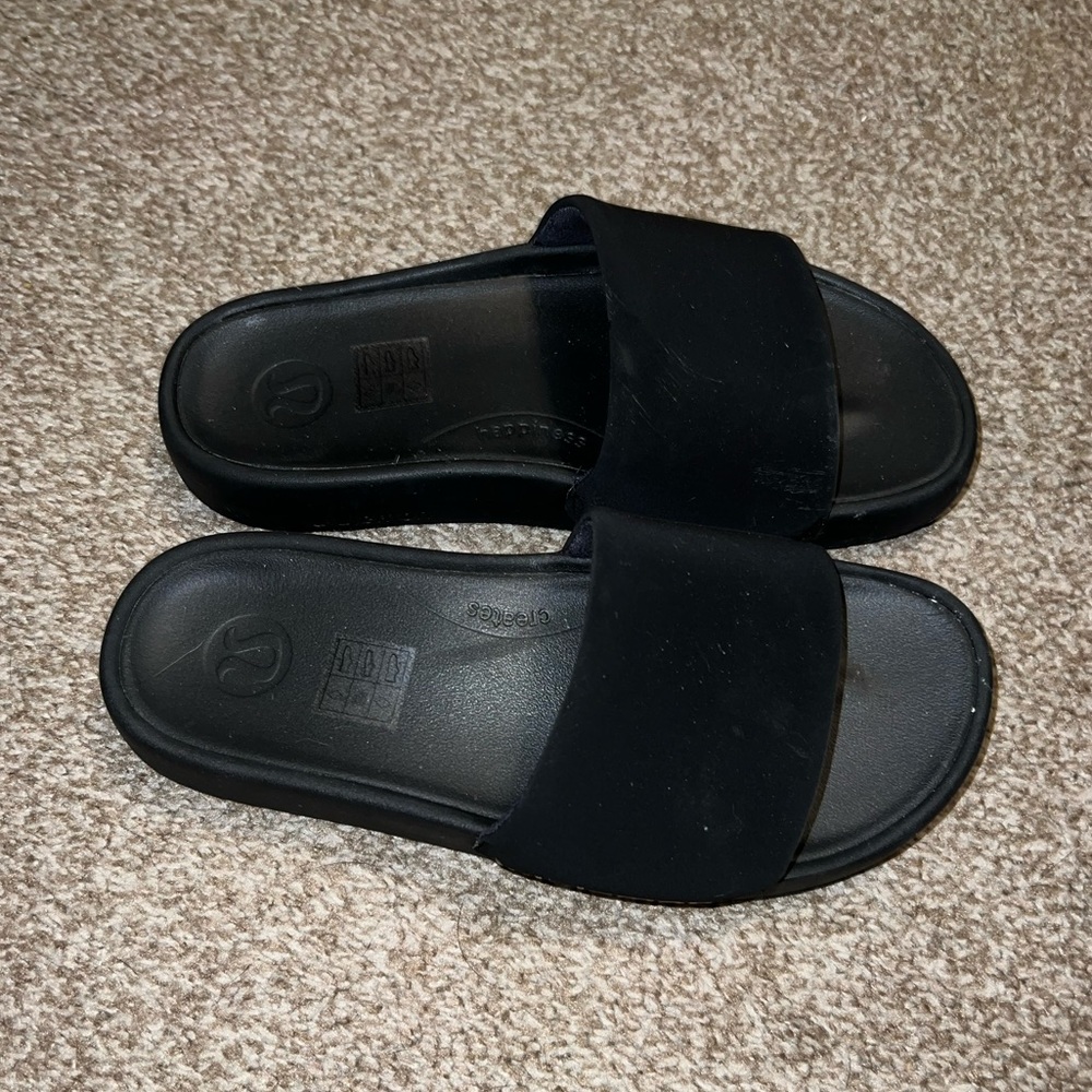Lululemon slides side 5 never worn